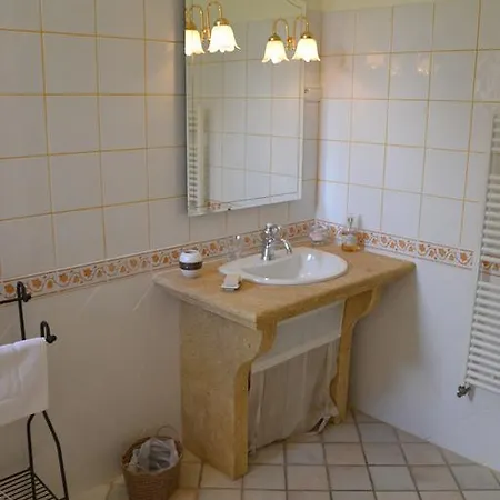 Au Temps Des Cerises Bed & Breakfast Remoulins