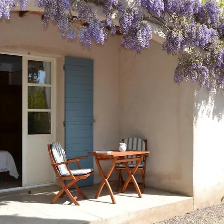 Au Temps Des Cerises Bed & Breakfast