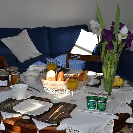 Au Temps Des Cerises Bed & Breakfast *