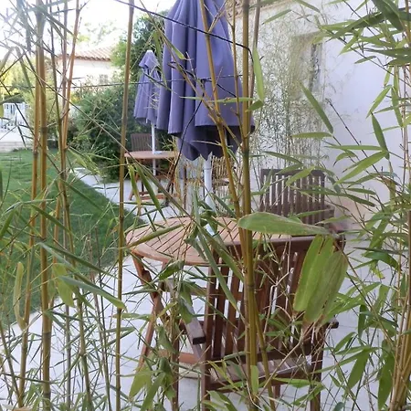 Au Temps Des Cerises Bed & Breakfast *