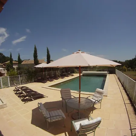 Au Temps Des Cerises Bed & Breakfast *