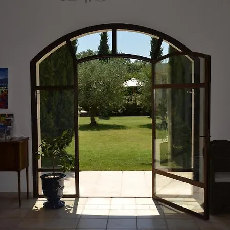 Au Temps Des Cerises Bed & Breakfast Remoulins