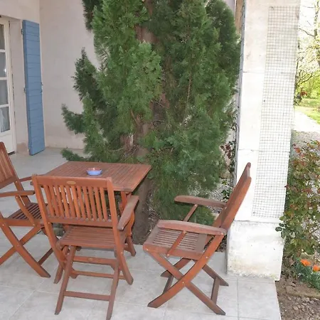 Au Temps Des Cerises Bed & Breakfast *
